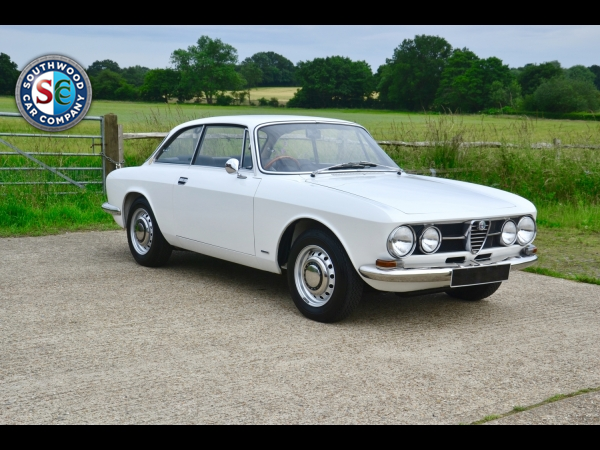 Main photograph for Alfa Romeo 1750  GTV Mk 1 RHD